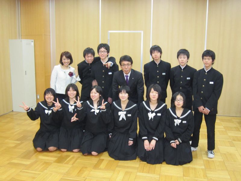 Школа гакко книга 37. Кенроку Гакко. Японские парни школьники. Школа в Японии. Старшая школа Японии парни.